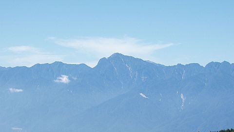 甲斐駒ヶ岳かな?