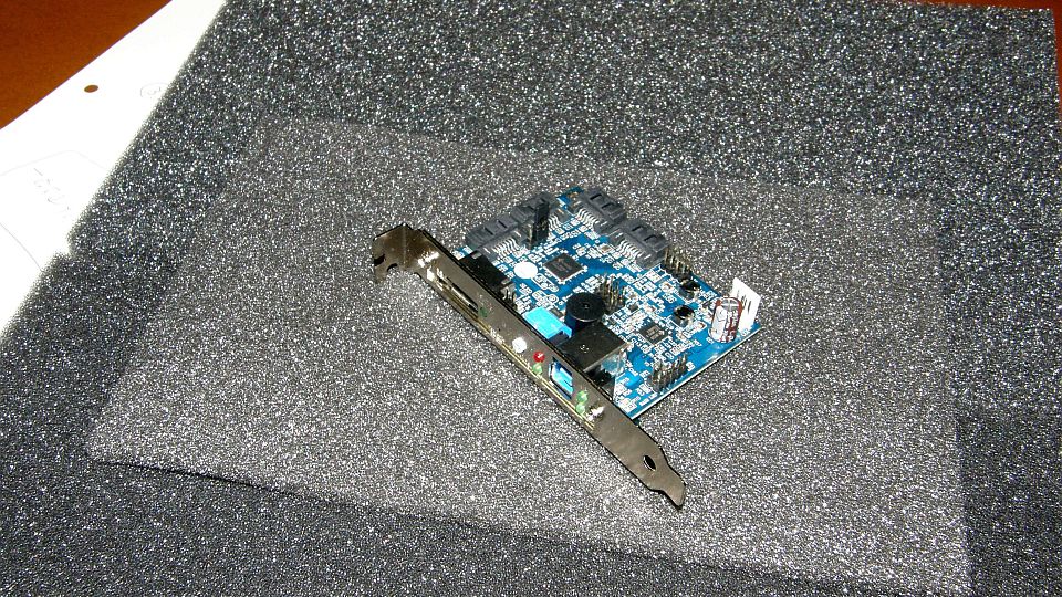 名前からしてアヤシイ